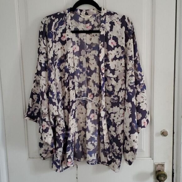 Sim & Sam Floral Kimono Top - Picture 1 of 7